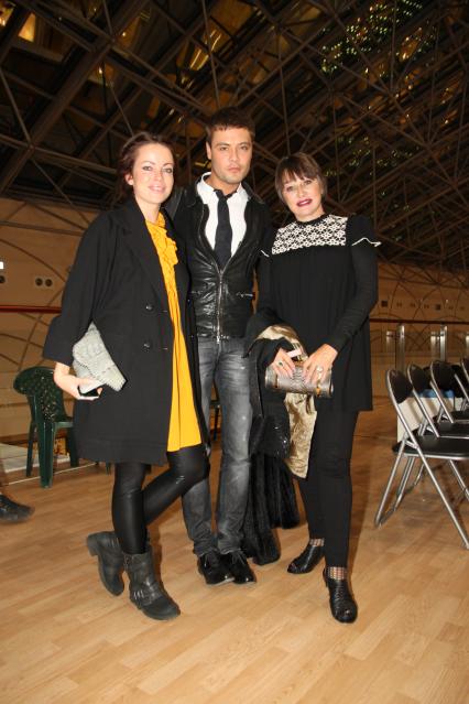 Диск50. ТРЦ AFI MALL. Дефиле YanaStasia ЗВЕЗДЫ, ИХ ДЕТКИ И ПИТОМЦЫ. 2011 год. На снимке: актриса Логинова Галина (справа) и актер Николаев Иван
