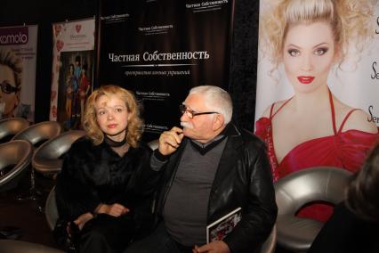 Диск50. Ресторан FBR-HALL. Вручение ЛЕНИНСКОЙ ПРЕМИИ лучшим представителям культуры и бизнеса. 2011 год. На снимке: концертмейстер Цымбалюк-Романовская Виталина и актер Джигарханян Армен