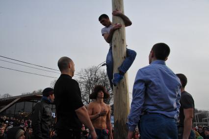 Москва. Центральный парк  культуры и отдыха имени Горького. Празднование Широкой Масленицы.