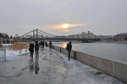 Москва. Крымская набережная. Теплый февраль.