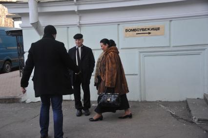Украина. Донецк. На снимке: артисты перед началом торжественного вечера, посвященного Дню защитника Отечества, в Донецком театре Оперы и Балета.