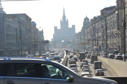 Автомобильное движение на Садовом кольце в Москве. Маяковский тоннель.