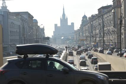 Автомобильное движение на Садовом кольце в Москве. Маяковский тоннель.