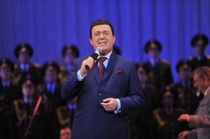 Украина. Донецк. Певец, первый заместитель председателя комитета ГД РФ по культуре Иосиф Кобзон во время выступления в рамках концертной программы для жителей Донецкой и Луганской народных республик. Концерт прошел в Донецком театре оперы и балета.