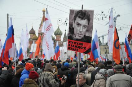 Участники марша памяти Бориса Немцова в Москве прошли от Китай-города до Большого Москворецкого моста.