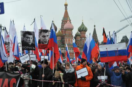 Участники марша памяти Бориса Немцова в Москве прошли от Китай-города до Большого Москворецкого моста.