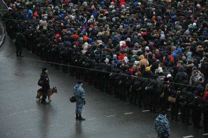 Участники марша памяти Бориса Немцова в Москве прошли от Китай-города до Большого Москворецкого моста.