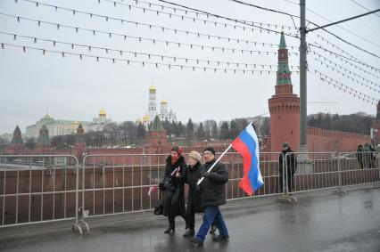 Участники марша памяти Бориса Немцова в Москве прошли от Китай-города до Большого Москворецкого моста.