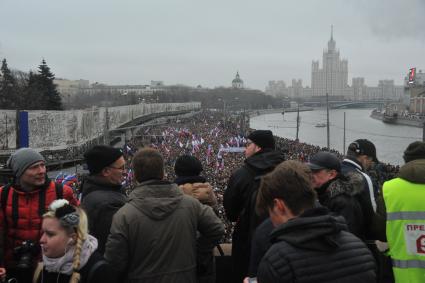 Участники марша памяти Бориса Немцова в Москве прошли от Китай-города до Большого Москворецкого моста.