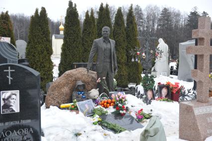 Могила Владислава Галкина на Троекуровском кладбище в Москве.