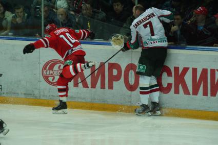 Чемпионат КХЛ: «Автомобилист»  (Екатеринбург) 2-0 Ак Барс (Казань) Плей-офф. №7 Степан Захарчук, №14 Алексей Симаков