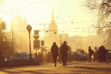 Закат во время смога. Проспект Ленина. Екатеринбург