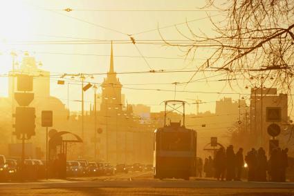 Закат во время смога. Проспект Ленина. Екатеринбург