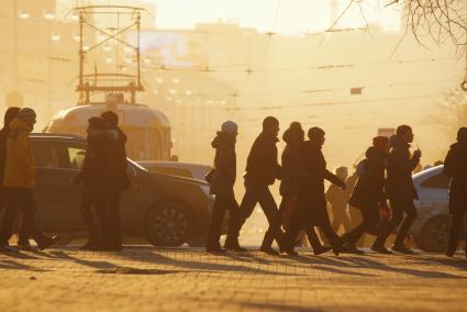 Закат во время смога. Проспект Ленина. Екатеринбург