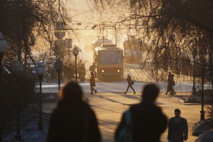 Закат во время смога. Проспект Ленина. Екатеринбург