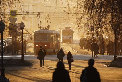 Закат во время смога. Проспект Ленина. Екатеринбург