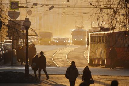 Закат во время смога. Проспект Ленина. Екатеринбург