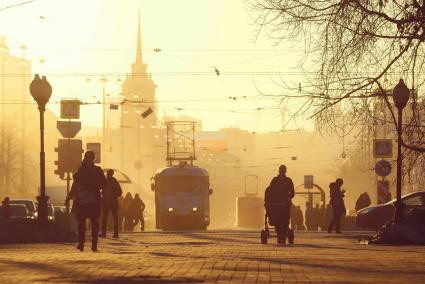 Закат во время смога. Проспект Ленина. Екатеринбург
