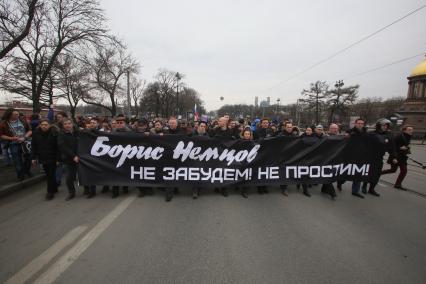 Траурное шествие памяти Бориса Немцова в Санкт-Петербурге.