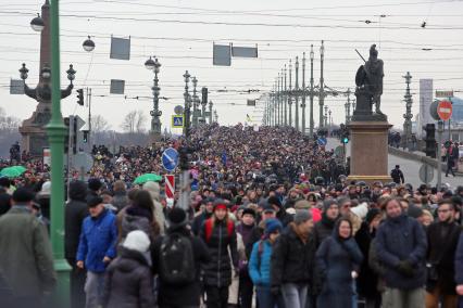 Траурное шествие памяти Бориса Немцова в Санкт-Петербурге.