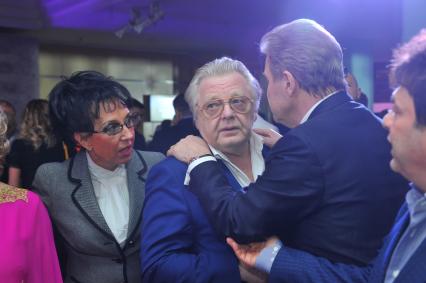 Певец и композитор Юрий Антонов (в центре) и певец Лев Лещенко на презентации нового альбома Александра Когана `Я жду звонка` в Конгресс-центре ЦМТ в Москве.