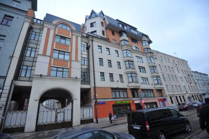 Москва. Фасад ЖК `Малая Ордынка, 3`, где на 5 - 6-м этажах расположена квартира Бориса Немцова.