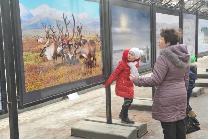 Открытие фотовыставки `Арктика: вчера, сегодня завтра` на Тверском бульваре в Москве.