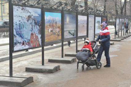 Открытие фотовыставки `Арктика: вчера, сегодня завтра` на Тверском бульваре в Москве.