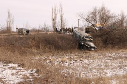 Украина. Донецкая область. г.Дебальцево. Украинская военная техника, оставленная 13-ым Черниговским батальоном. Командно-штабная машина в кювете.