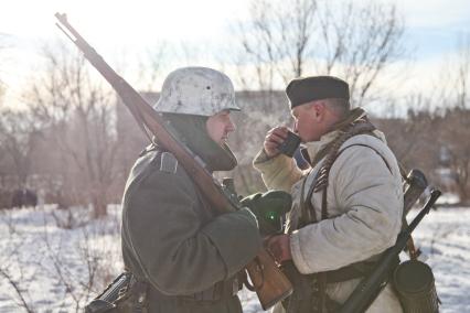 Военно-историческая реконструкция боев за Воронеж, приуроченная к 72-й годовщине освобождения города от гитлеровских войск. Участники реконструкции в форме солдат Вермахта.