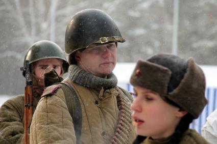 Новосибирск. Военно-историческая реконструкция окончательного снятия блокады Ленинграда. Участники реконструкции в форме бойцов РККА.