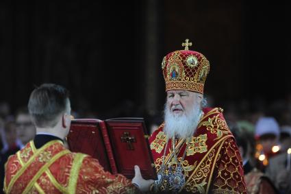 Патриарх Московский и всея Руси Кирилл во время праздничного пасхального богослужения в храме Христа Спасителя.