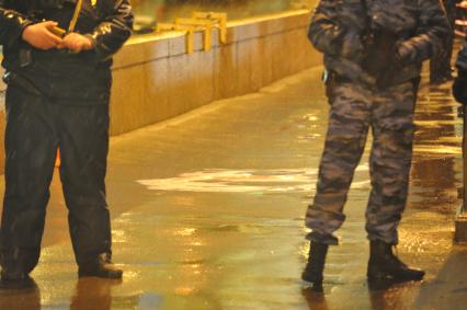 Место убийства политика Бориса Немцова, который был застрелен на Большом Москворецком мосту в ночь с 27-го на 28-е февраля 2015 г. в Москве.