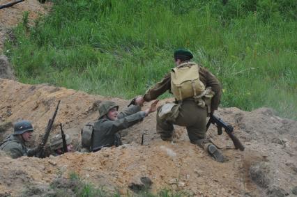 Московская область, Черноголовка. 4-й Международный слет военной техники `Моторы войны`. Реконструкция сражения Второй мировой войны.