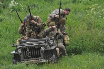 Московская область, Черноголовка. 4-й Международный слет военной техники `Моторы войны`. Реконструкция сражения Второй мировой войны.