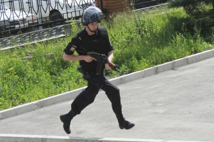 Барнаул. Полицейские на учениях.