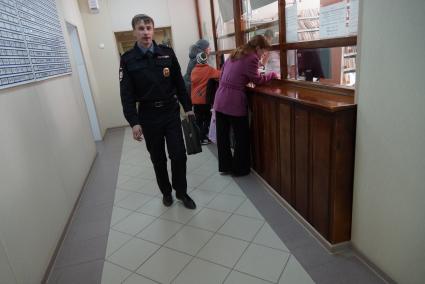 Участковый оперуполномоченый лейтенант полиции Сергей Галкин, признаный лучшим участковым в Свердловской области, в приемном покое. г.Верхняя Салда