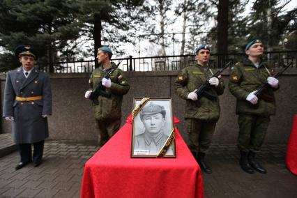 Ставрополь. Поездом из Киева прибыли останки ставропольских красноармейцев, воевавших в Великую Отечественную войну, обнаруженные украинскими поисковиками под Киевом. Передача останков фронтовиков близким родственникам.