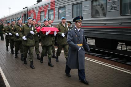 Ставрополь. Поездом из Киева прибыли останки ставропольских красноармейцев, воевавших в Великую Отечественную войну, обнаруженные украинскими поисковиками под Киевом.