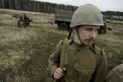 Екатеринбург. Военно-историческая реконструкция одного из боев по освобождению Белоруссии - `У деревни Буйничи`.
Боец Красной армии.