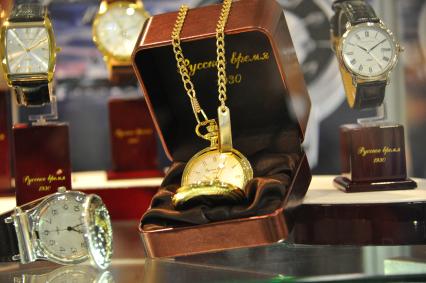 Карманные и наручные часы представленные на всероссийском форуме `Госзаказ - За честные закупки` на ВДНХ в Москве.