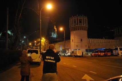 Москва. Тушение пожара на колокольне  Новодевичьего монастыря.