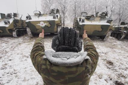 Тула. Военный полигон `Слободка`. Испытания восьми новейших бронетранспортеров БТР-МДМ `Ракушка` (на снимке).