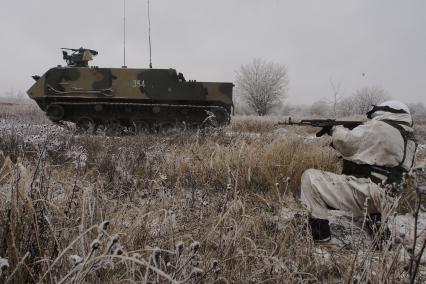 Тула. Военный полигон `Слободка`. Испытания восьми новейших бронетранспортеров БТР-МДМ `Ракушка` (на снимке).