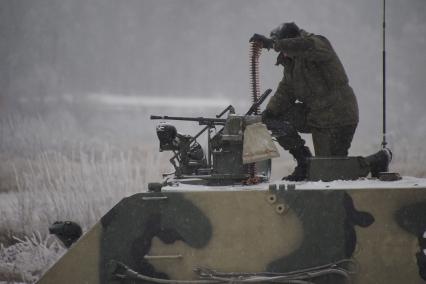 Тула. Военный полигон `Слободка`. Испытания восьми новейших бронетранспортеров БТР-МДМ `Ракушка` (на снимке).