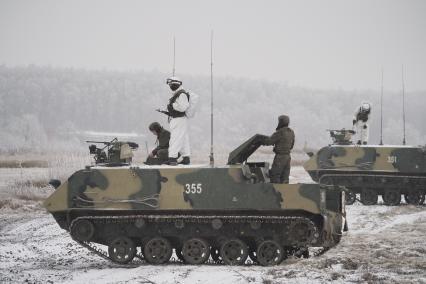 Тула. Военный полигон `Слободка`. Испытания восьми новейших бронетранспортеров БТР-МДМ `Ракушка` (на снимке).