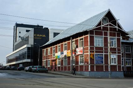 Виды Петрозаводска. Бизнес-центр `Сана` на проспекте Ленина.
