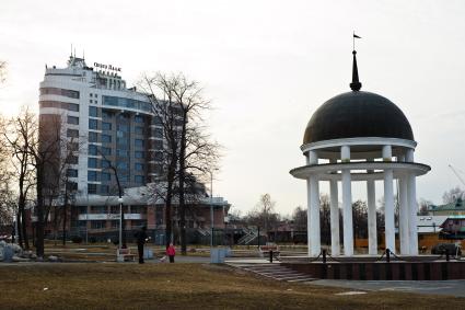 Виды Петрозаводска. Набережная Онежского озера. Отель `Онего Палас` и Петровская ротонда.