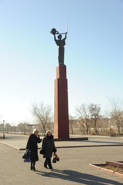 Байконур. Стела `Наука` в начале проспекта Гагарина.