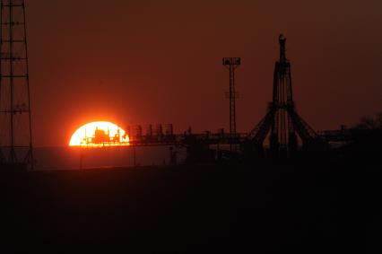 Космодром `Байконур`. Пусковая установка для запуска космического аппарата.